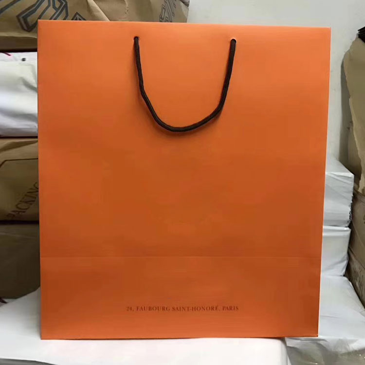 Sacs en papier de luxe en gros Marque Sacs à provisions de haute qualité Papier Sac de cadeau Tailles 29cm 32cm Sacs en papier hadled 43cm