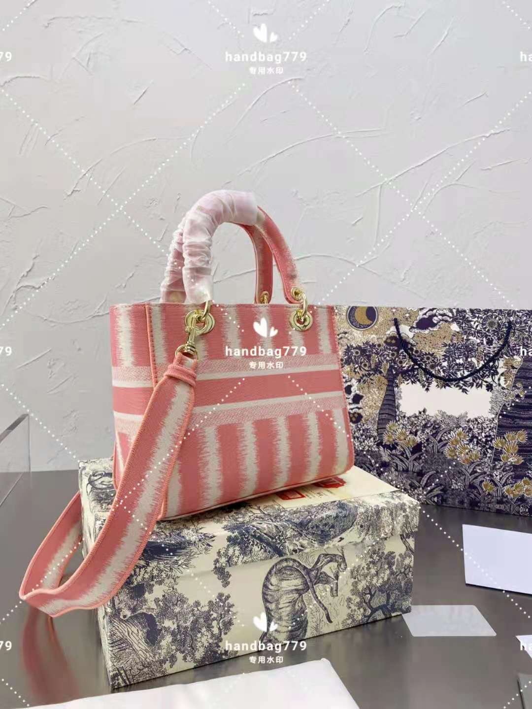 

Senior classic women Totes Fashion rattan plaid embroidered collision colored canvas bag with clam shell design inside premium hand lemetal
