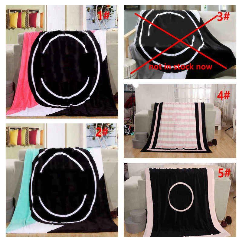 

Designer blankets Love Letter Blanket 130*150cm Soft Coral Velvet Beach Towel Air Conditioning Rugs Comfortable Carpet