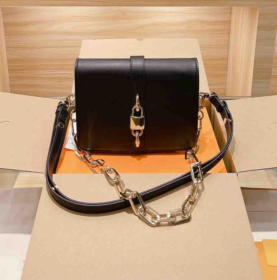 

Designers Luxurys Women Crossbody Bag Fashion Gold Rivet Rend Handbag with Chains and Leather Strap Three Interlayer Shoulder Bags, Red