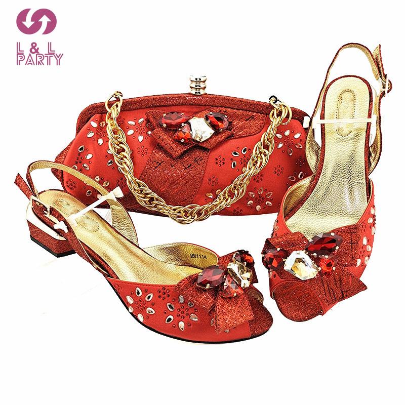 Chaussures habillées vendant des femmes africaines à venir et un ensemble de sacs en couleur rouge sandales à talons bas de haute qualité pour le