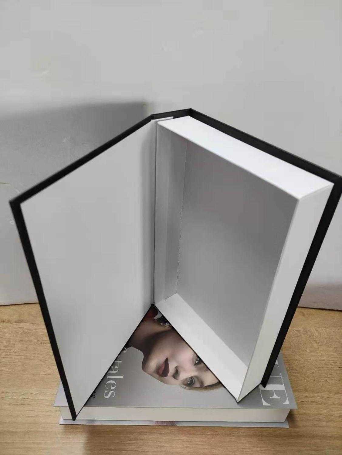 

Fake Book Box Openable Luxury Decorative Book Fashion Modern Home Decor 210607