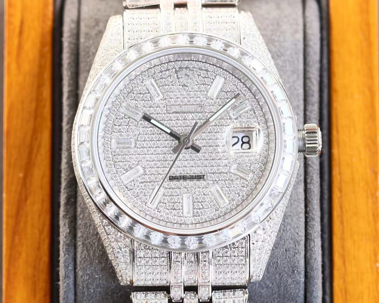

R Star watch size 40mm with 2824 movement Sapphire crystal glass mirror Swarovski Diamond dial 904 steel case strap, Slivery;golden