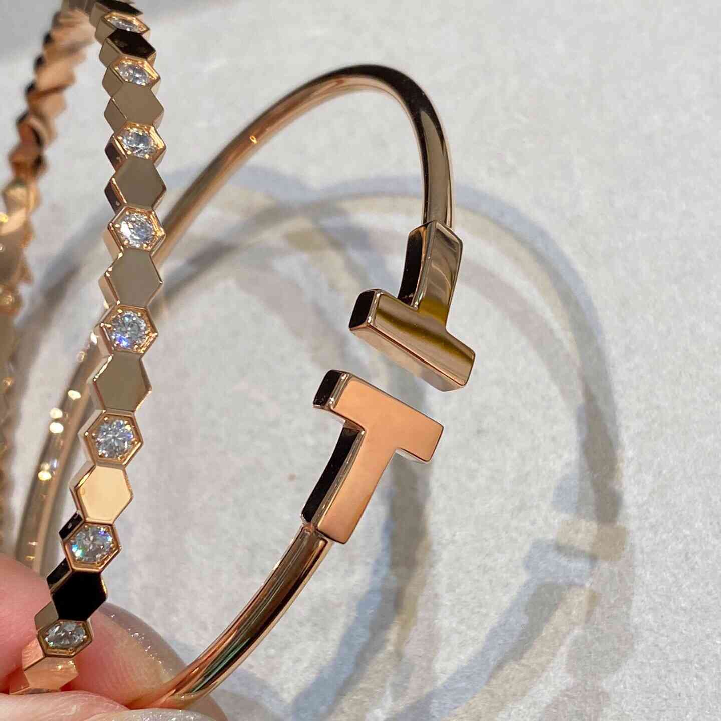 Bangles Bracelet v Gold Honeycomb High End 18k Rose White Shiny Face Diamond Hexagon Superimposed Female-image-724248245