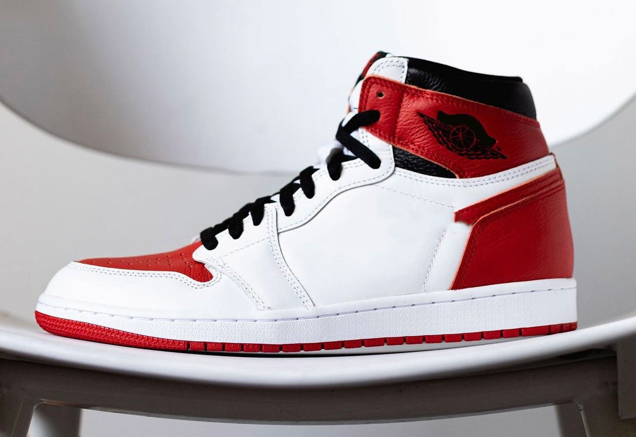 

2022 Release Authentic 1 High OG Heritage White/University Red-Black Shoes Travis Men Women Outdoor Sports Sneakers Scott With Original box
