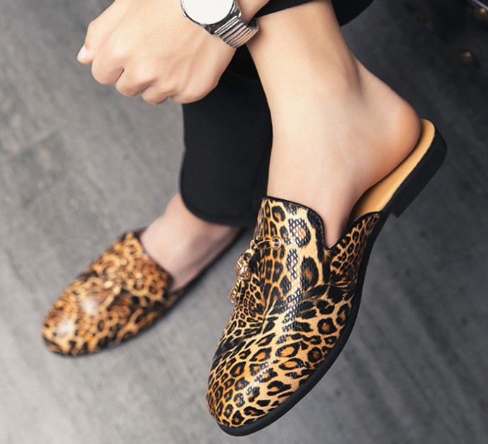 

Men luxurys Sandals Loafers Leather Slippers Shoe Summer Spring Fashion Leopard Half Men's Mules Casual Shoes Plus Size 38-46, Black