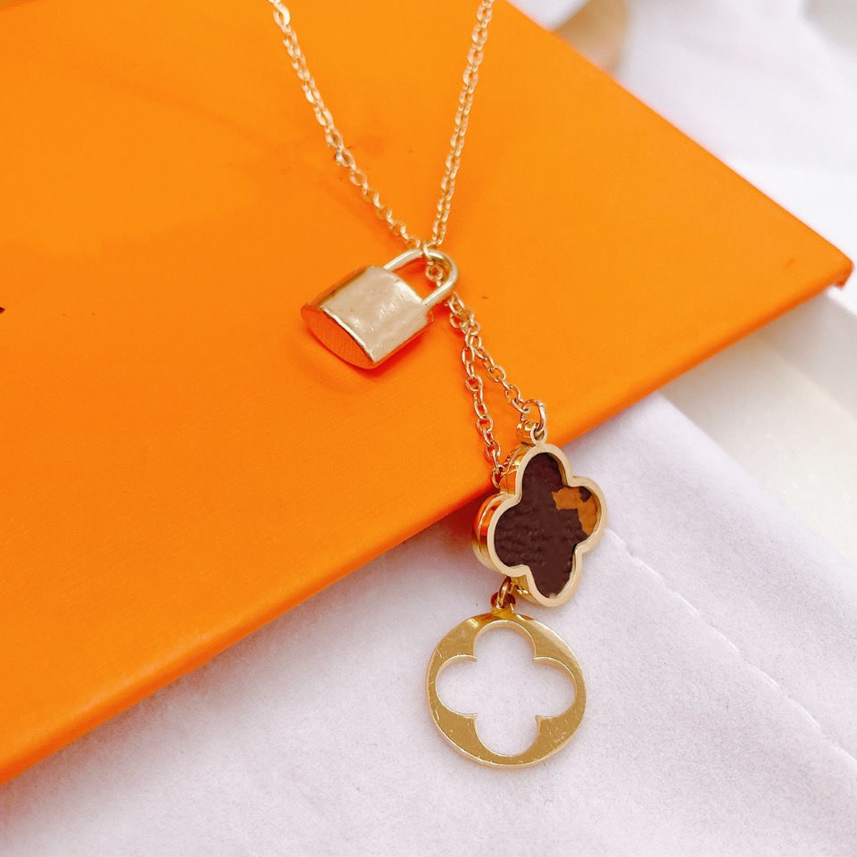 

Designer high quality fashion pendant necklace romantic jewelry jewelrys exquisite wedding gifts for women and men Pendants Necklaces bracel