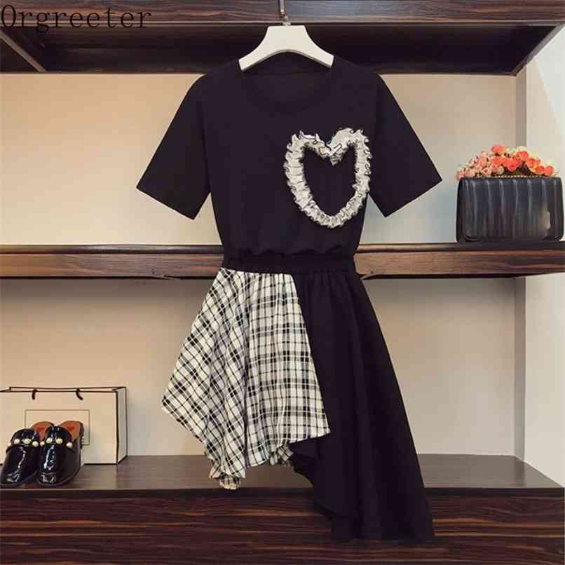 

Korean O-neck Loose Heart Appliques Black Short-sleeved Tshirt + Plaid Stitching Irregular Knee-length Skirts 2 piece Set Female 210602, Only black tshirt