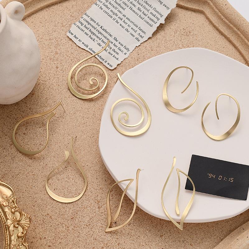 

Dangle & Chandelier 2021 Korea Style Simple Geometry Exaggeration Trend Irregular Retro Drop Earrings For Women Fashion Jewelry Accessories