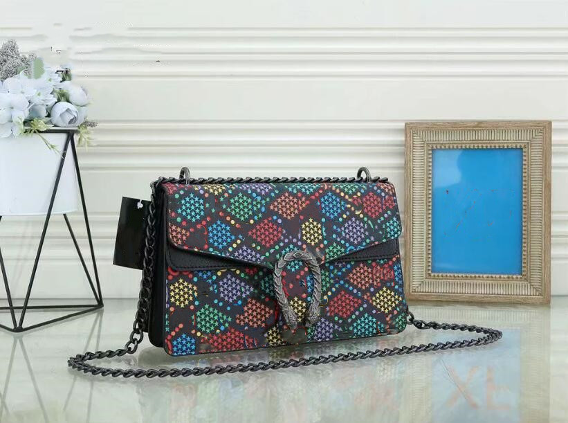 

Hot sold color fashion women shoulder bag change women wallets for men and women waist bag classic letter chain crossbody bag