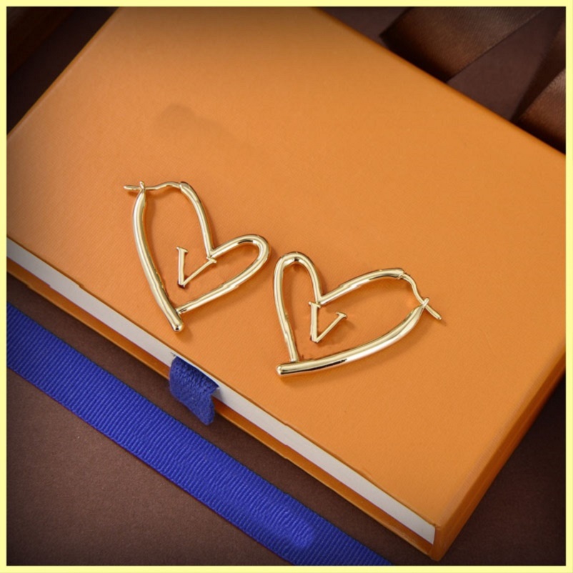 

Oversize Women Hoop Earrings Fashion Letter Love Gold Stud Earrings Lady Luxury Designer Heart Earring Jewelry