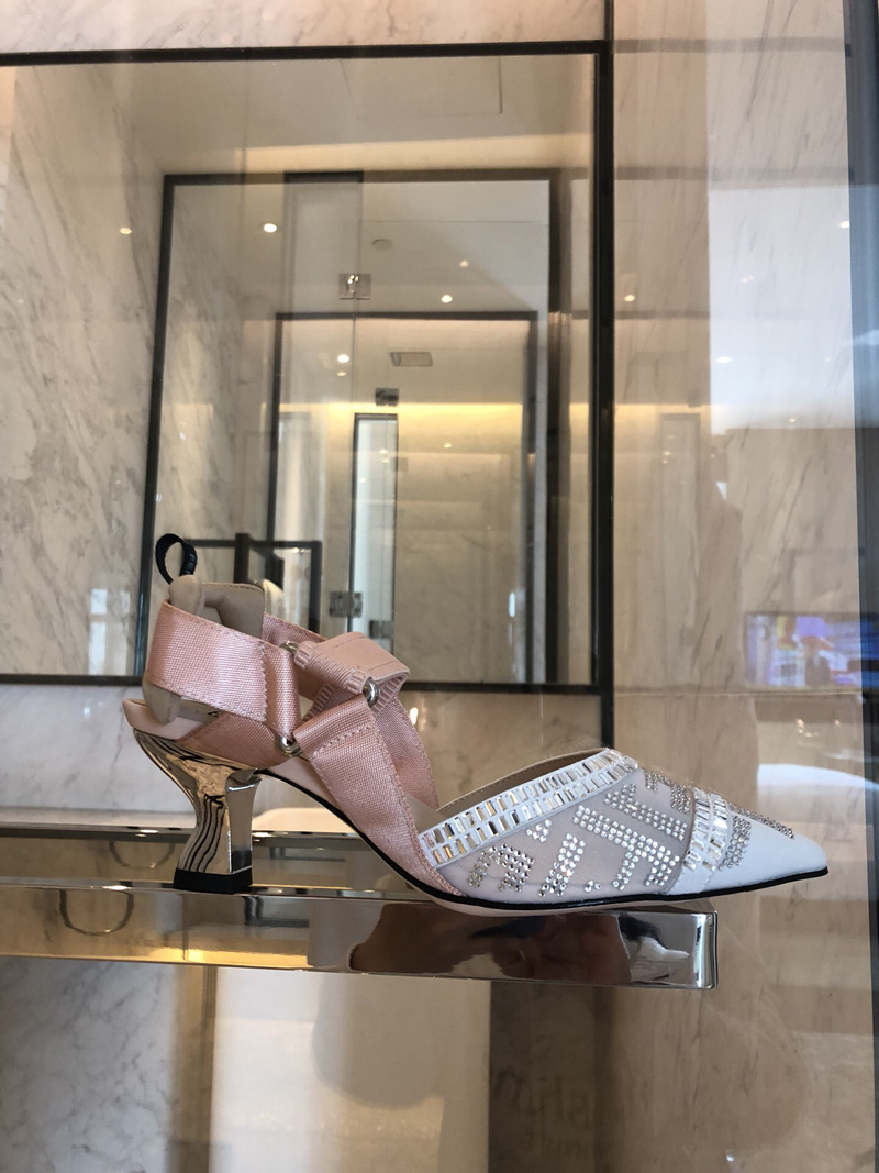 

2021 Good Quality Fashion Women Luxurys Designers Shoes Designer Sandals Womens Luxury High Heels Sandal Dress Shoess With Box Size 35-41 -N327, Pink