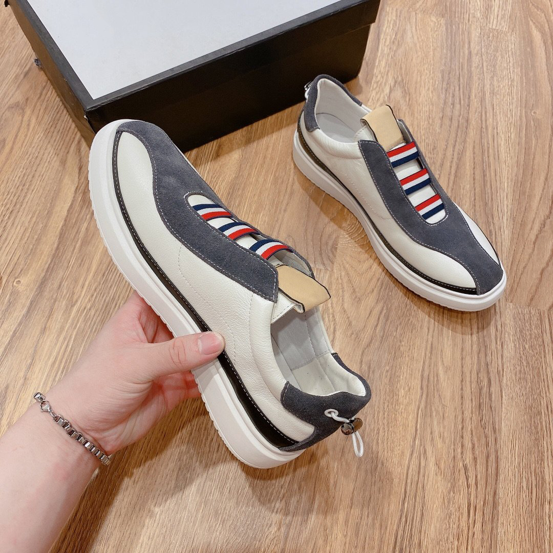 Chaussures de sport à bande élastique rayée de conception simple Chaussure de sport pour hommes gris et blanc à la mode Toile respirante + basket
