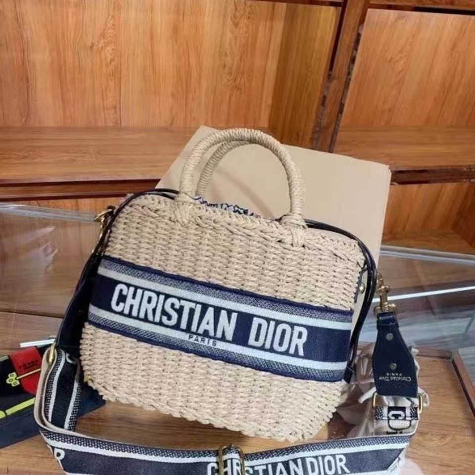 

Women Luxurys Designer Handbags Female Star Same Old Cauliflower Basket Woven One Shoulder Portable Net Red Messenger Leisure Bag CJ Storage Bags