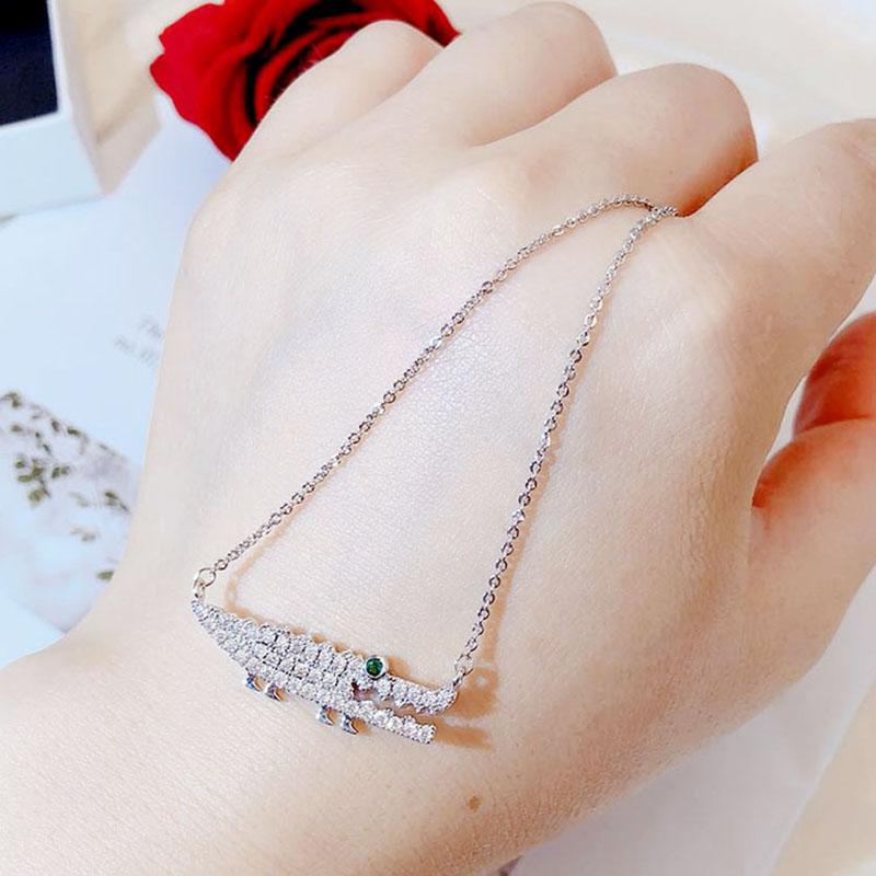 

Pendant Necklaces European Style Creative Crocodile Necklace Women Fashion Pavé Crystal Clavicle Chain Exquisite Girlfriend Jewelry Gift