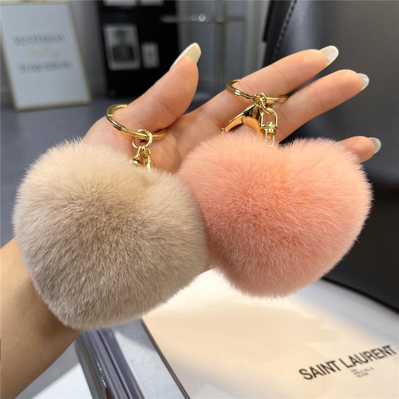 

Keychains Cute Plush Ball Real Rex Fur Keychain Love Heart Women Bag Charm Jewelry Pendant Car Keyring Decorate Phone Trinkets Gift