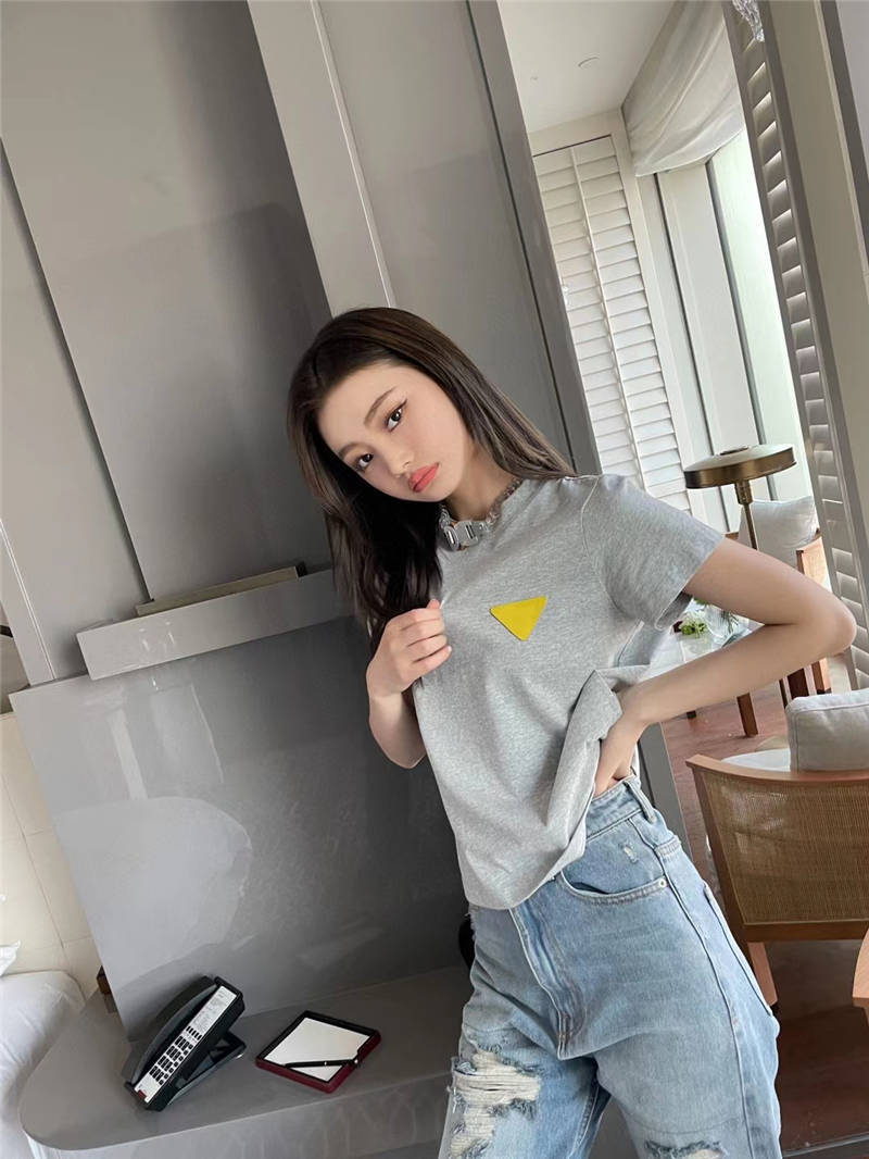 

Casual Women T Shirts With Letter Budge Womens Tops Tees Polos Summer Breathable Tshirt Fashion Style Short Sleeves, White