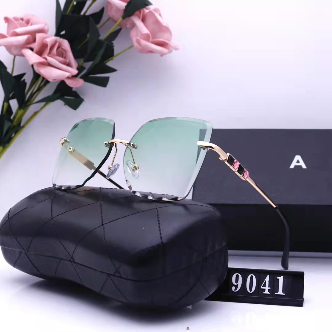 

Luxury Designer Sunglasses Women's sunglasses Fashion Sunglassess exquisite jewelry decoration suitable for beach driving party gifts are very beautiful