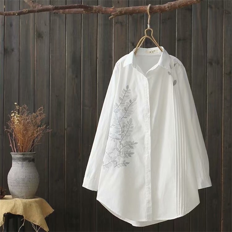 

Loose Medium Length Full Shirt Women's White Cardigan Autumn Leaf Embroidery Turn Down Collar Cotton Blouse 210615
