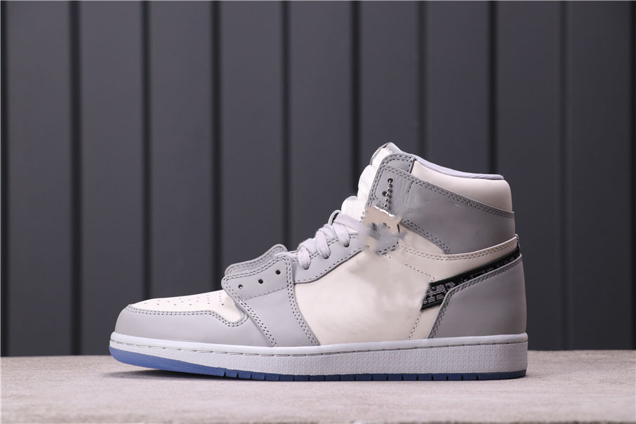 

Special Edition Jumpman 1 1s High Luxury Joint Name Basketball Shoes White Grey Mens Womens Fashion Luxurys Designers Trainers Sneakers Top