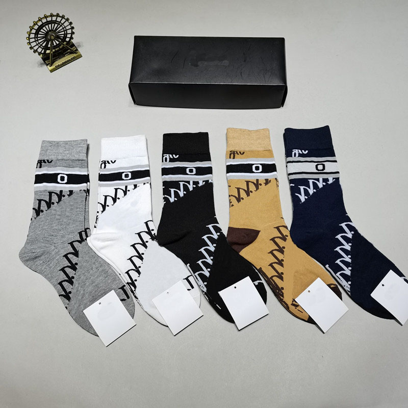 

Full Classic Letter Socks White Black Striped Stocking Women Outdoor Fashion Stockings Skateboard Sports Sock Breathable Cotton Hosiery, Colors mixed