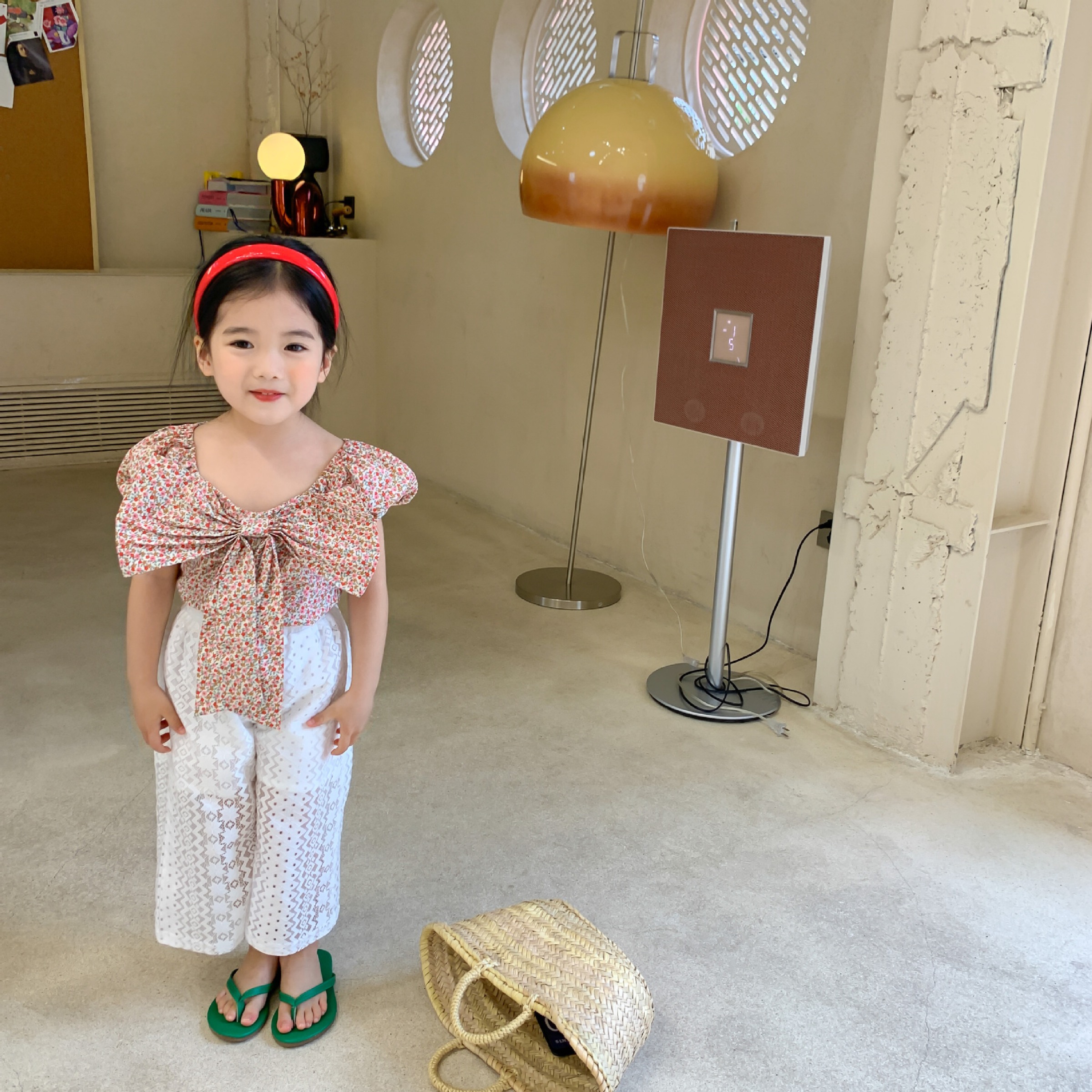 

Lovely Kids Girls Big Front Bow Gloral Shirts Summer Fashions Puff Sleeve, White;black