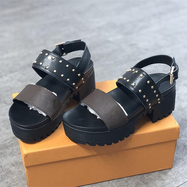 

Women Sandal Laureate Platform Sandals Glazed Calf Leather Patent Canvas Slides Designer Nails Shoes Thick Bottom Party Shoe with Box, Color 4