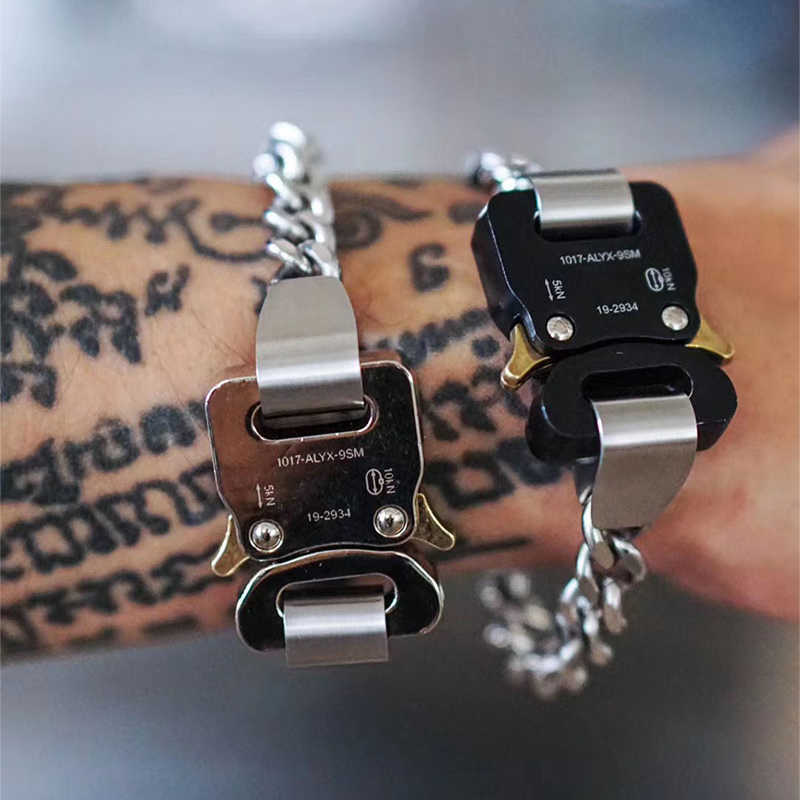 

Hip Hop Metal Buckle Alyx River Link Bracelet Men Women Titanium Stainless Steel 1017 Alyx 9sm Bracelet Accessories Q0722