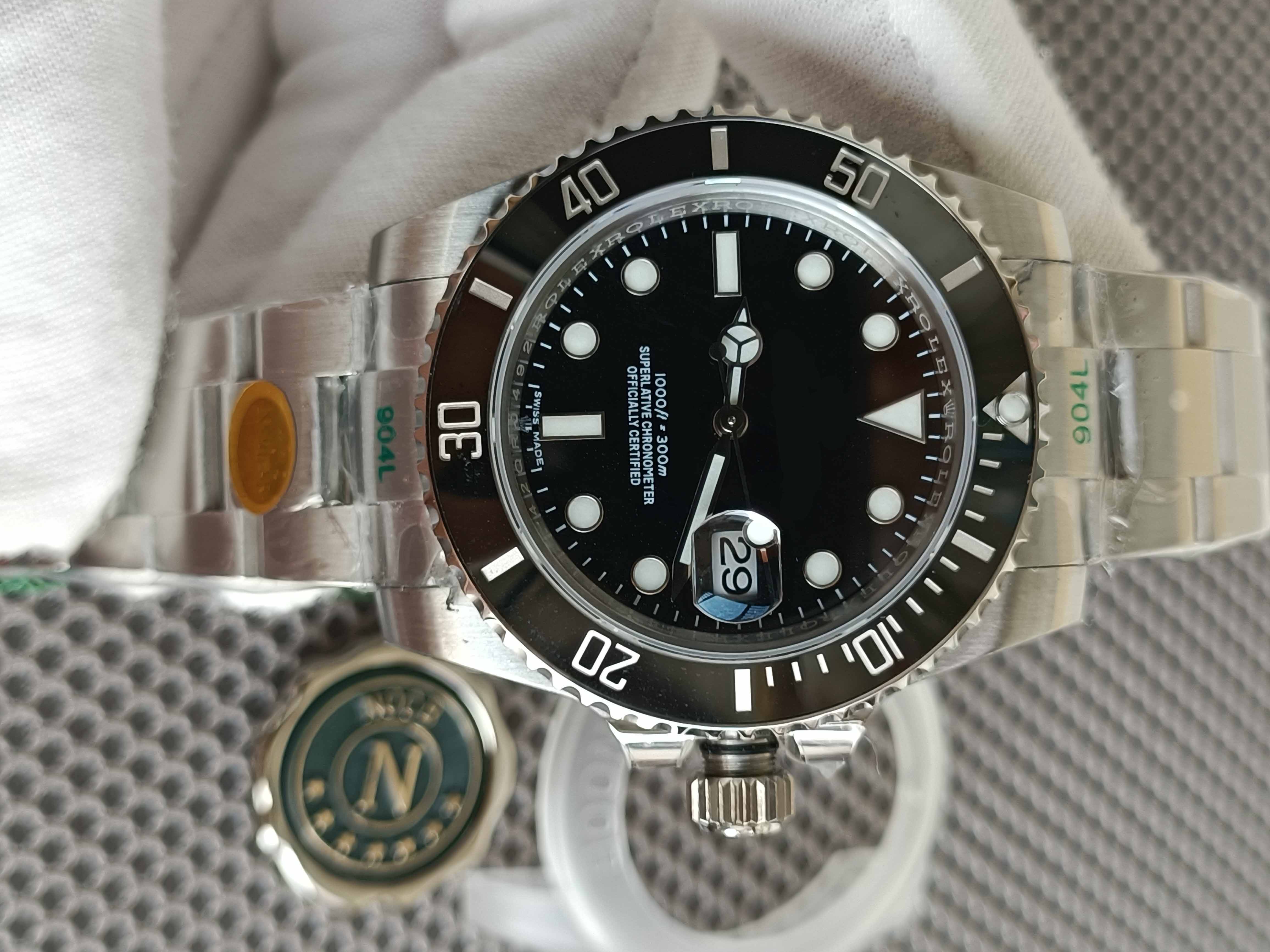 

Men's NOOBfactory Quality Waterproof Mens Wristwatches V12 116610LN 116610 Version Men Automatic Cal.3135 904L Steel Black Ceramic Bezel 40MM Watches box