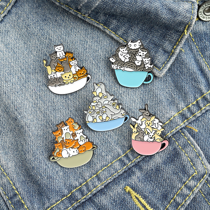 

Peguin Cat Animal Enamel Brooches Pin for Women Fashion Dress Coat Shirt Demin Metal Funny Brooch Pins Badges Promotion Gift 2021 New Design, Gray