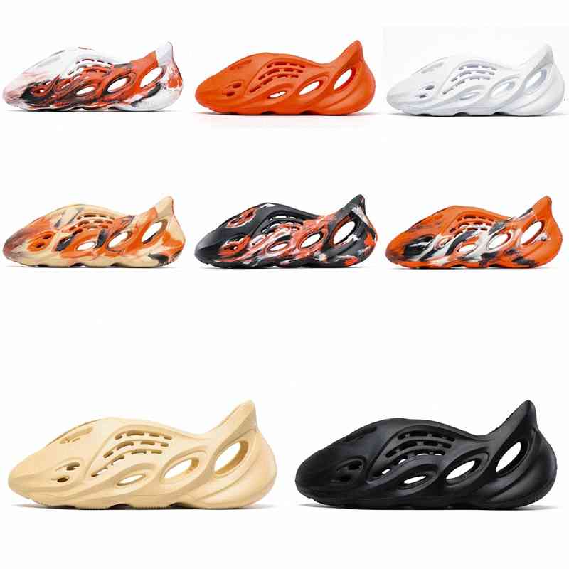 

2021 Foam Runner Kanye Slippers West Clog Sandal Triple Black Slide Fashion Slipper Women Mens Tainers bone Designer Beach Sandals Slip-on