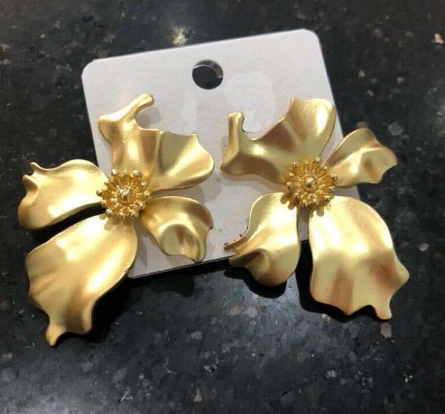 

European and American Flower Earrings atmosphere exaggeration European and American metal petals fashion temperament Earrings French net red Earrings, Golden
