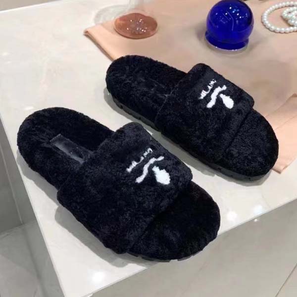 

Top Ladies woolen Sheepskin Winter slipper fur one piece lamb wool warm and comfortable rubber flat slippers 35-42 With box, Yellow