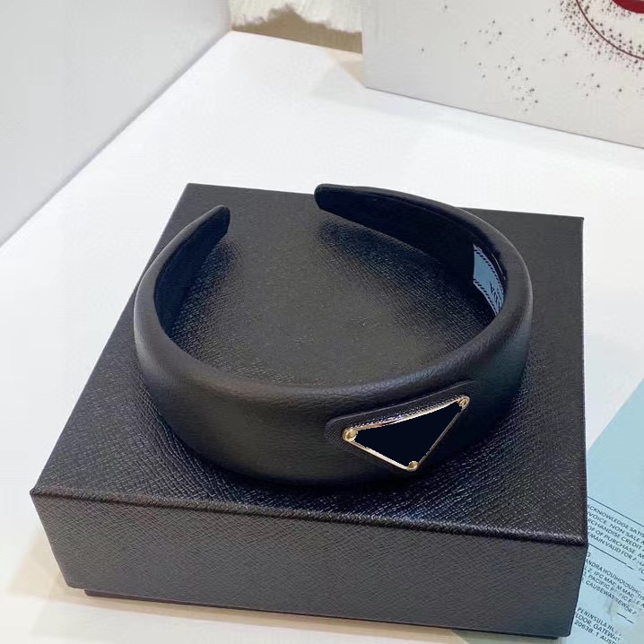 

Fashion Famouse Brand Triangle Letter Headband Candy Color Women Girl Letter Hairband with Stamp Hair Accessories High Quality PU HairBands