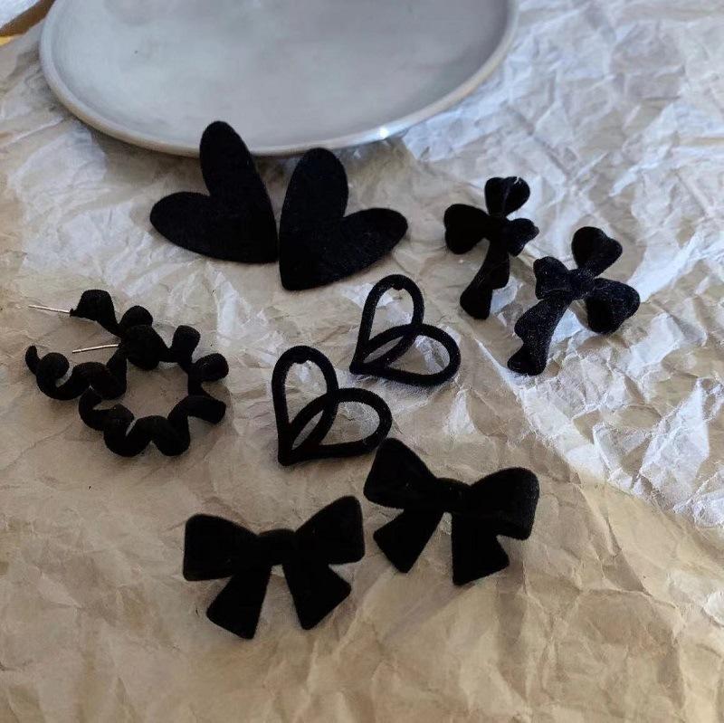 

Dangle & Chandelier Minar Cute Sweet Multiple Black Color Velvet Earrings For Women Love Heart Bowknot Twist Hanging Drop Wholesale, Silver