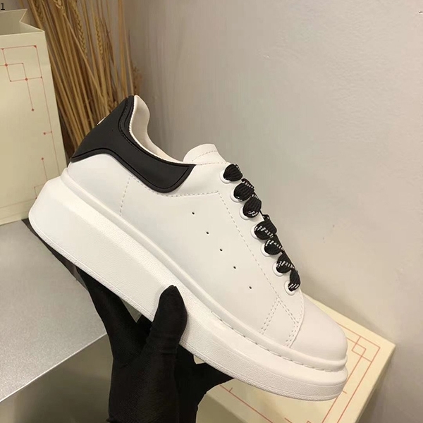 

2021 Velvet black rainbow wedding platform Fashion Party Men Women laser blue Leather reflective triple White Red Flat casual sneakers MJK002