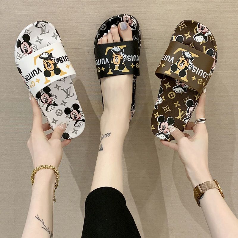 

2021Framed Summer Beach Indoor Flat G Slippers Studded Sandals, Black