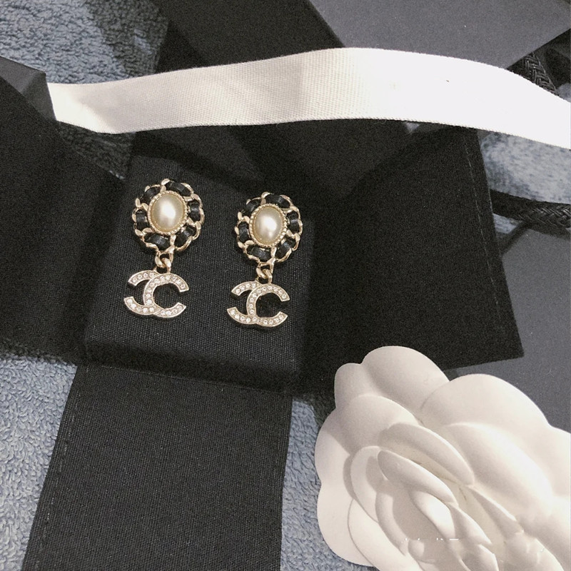 

Earrings Cuff Stud 21 Autumn and Winter Lamb Skin Wear Chain Pearl Pendant Fashion Simple Versatile Trend