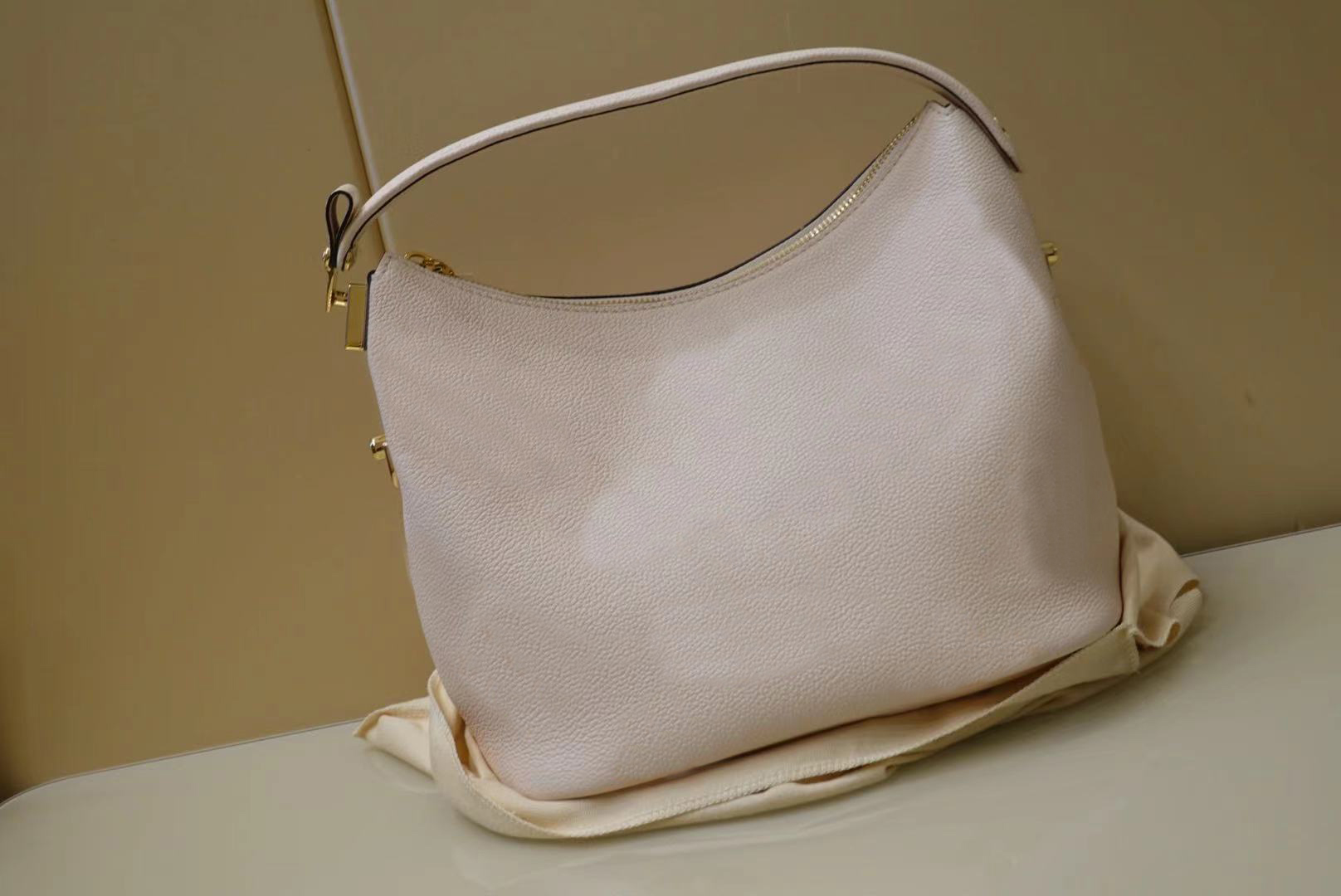 

M45698 M45697 MARSHMALLOW hobo bags pattern leather shoulder bag Chest pack lady Tote chains handbags presbyopic purse messenger shopping totes cross-body wear, Cream
