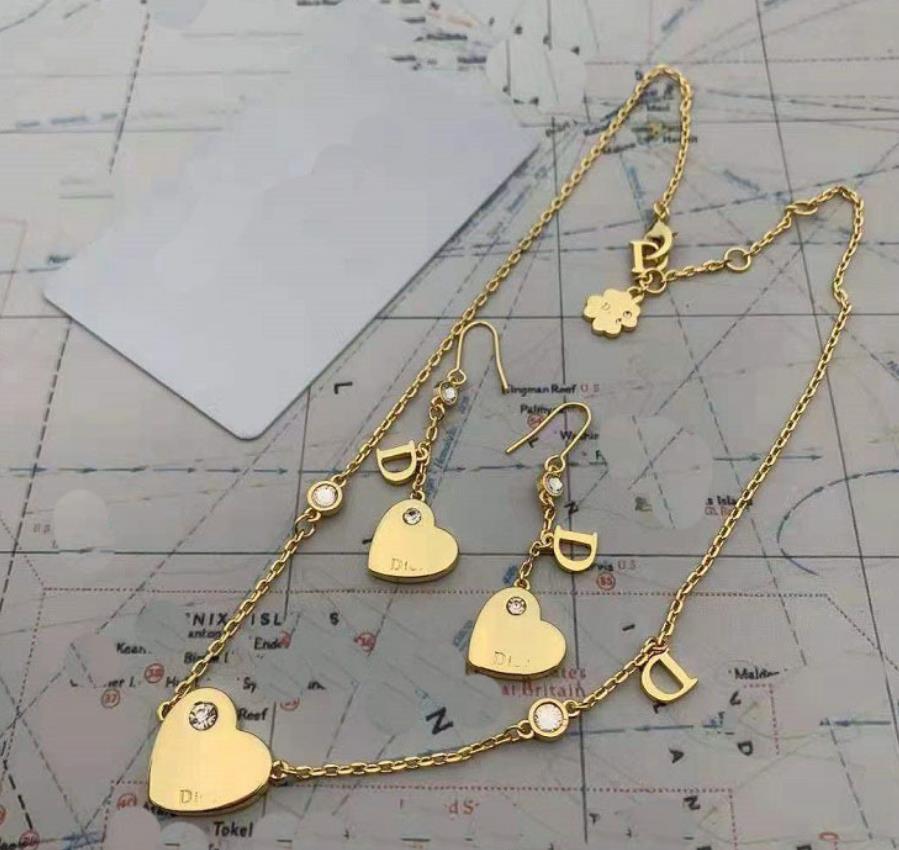 

D home 2021 letter heart-shaped Rhinestone Vintage Necklace Earrings Brass Earrings 925 silver needle Earrings female