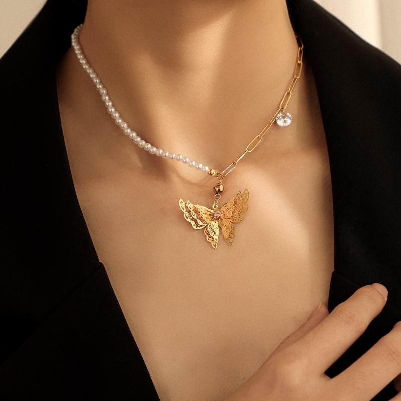 

Korean Version Of The Short Pearl Necklace Ladies Stitching Asymmetrical Clavicle Chain Hollow Butterfly Pendant Temperament Necklaces