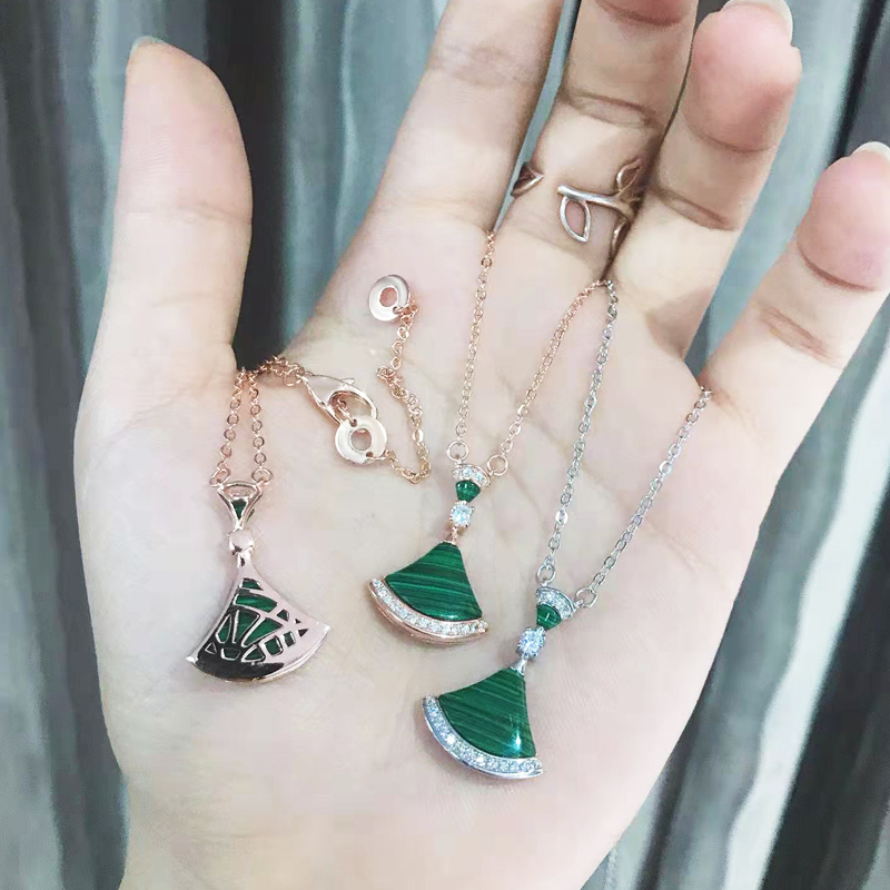 

50%off Luxury Scalloped Pendant Necklaces Brand Jewelry for Men and Women Designer Necklace Silver Titanium Steel Made with Box X1105A, Rose gold-red