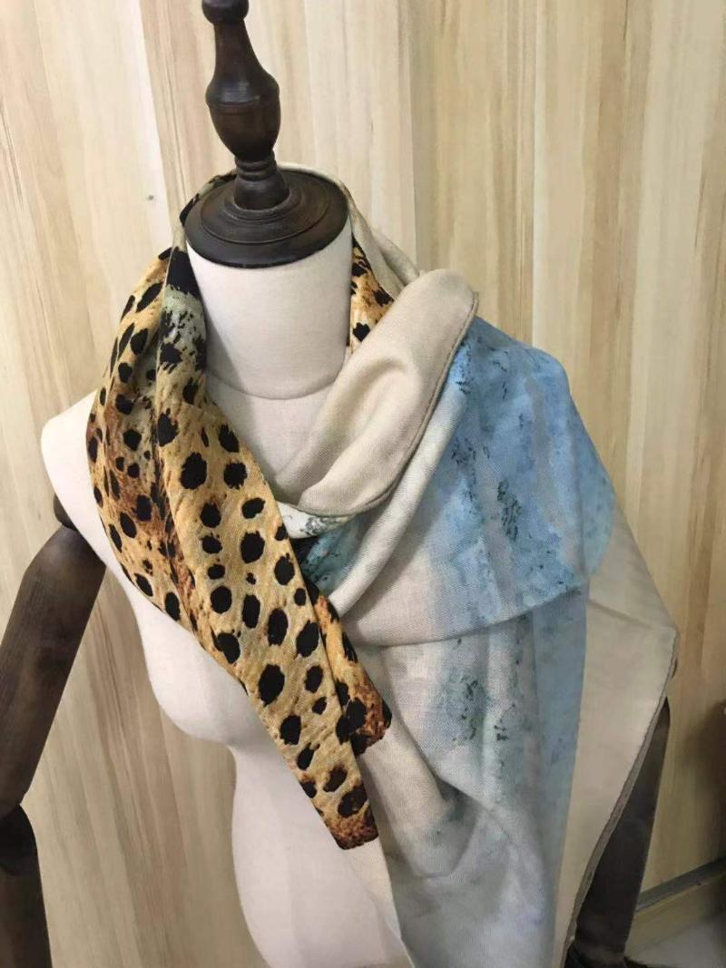 

Scarves 2021 Arrival Autumn Winter Brand Leopard 140*140 Cm Colorful Scarf 70% Cashmere 30% Silk Wrap For Women Lady Girl
