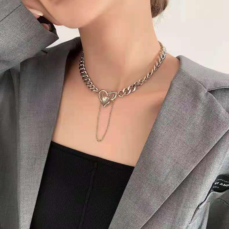 

Chains 2021 European And American Fashion Hip Hop Style Thick Chain Love Peach Heart Clavicle Necklace Lock Tassel Short