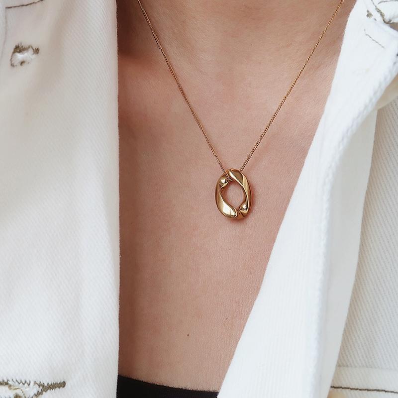 

Pendant Necklaces High Polished Glossy Temperament Gold-plated Titanium Steel Texture Irregular Geometric Necklace Women Female Jewelry