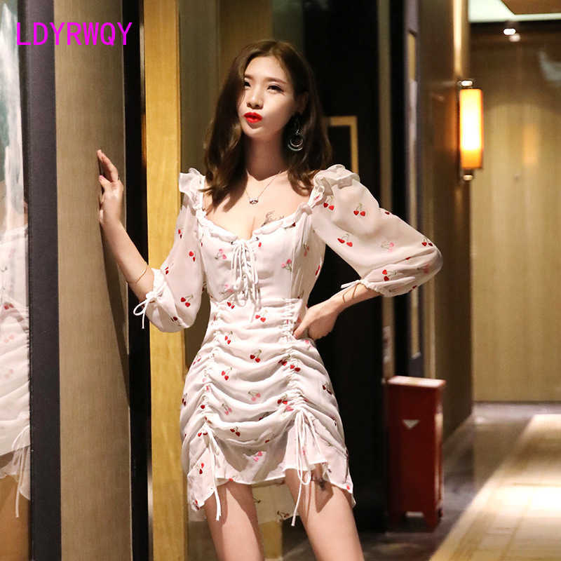 

KTV nightclub women' fashion temperament chiffon embroidered bag hip short bar sexy dress 210603, White