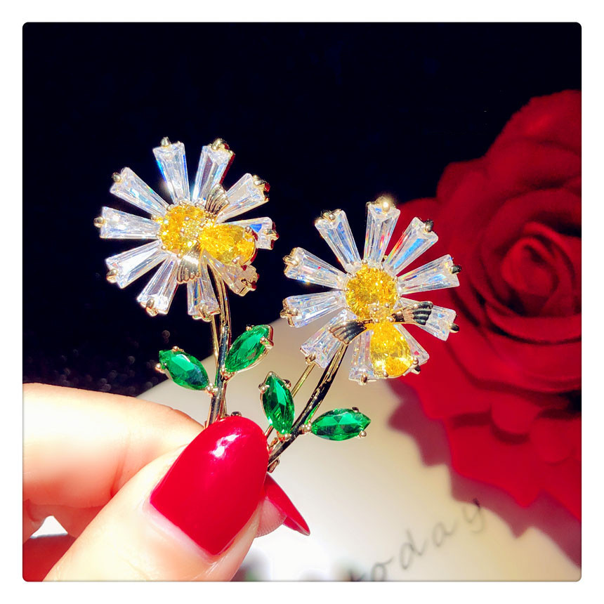 

Brooches For Women S925 Silver Sunflower Bee Brooch Pin Simplicity Lovely Cardigan Shawl Buckle Temperament Overcoat Accessories, Gray
