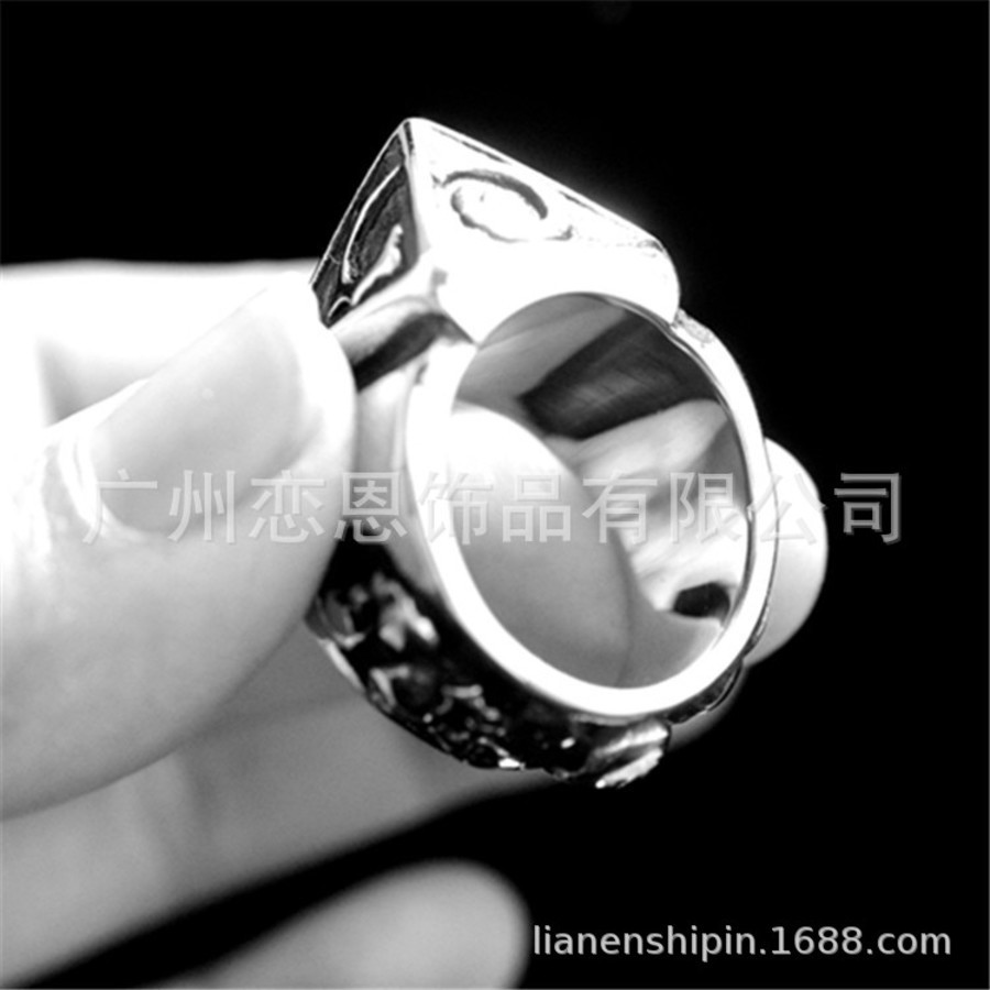 

Aggressive Self Defense Skull Fashion Weapon Ring Men's and Women's Pyramid Steel Accessories Women ALT5716