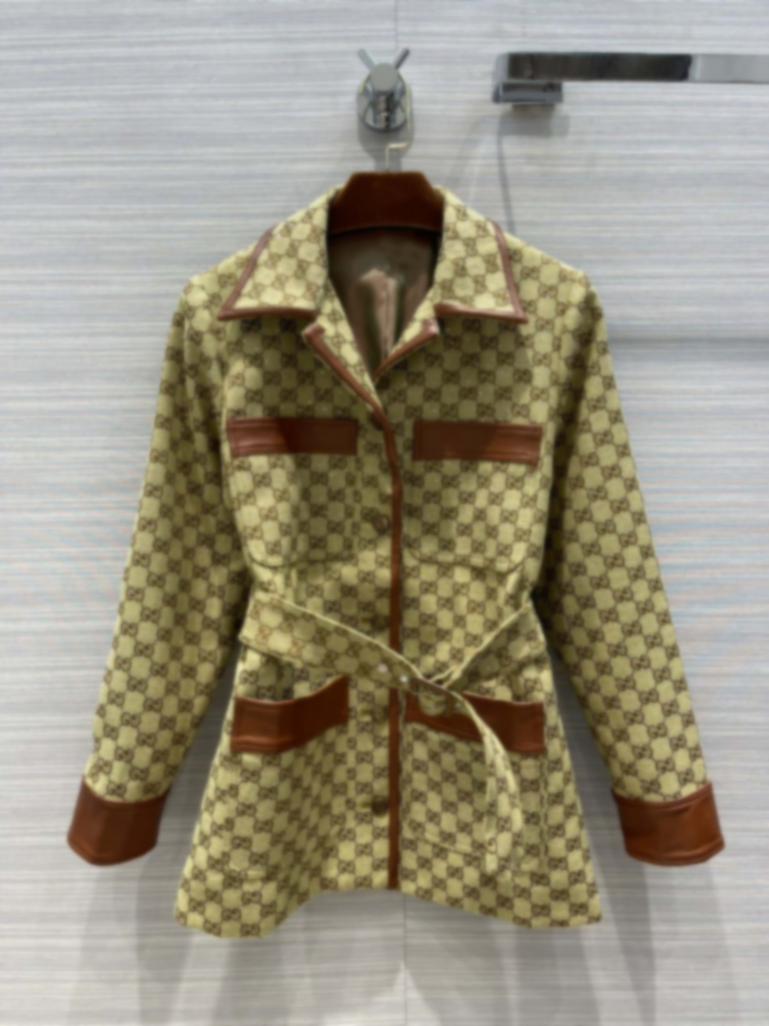 

2021 Autumn New Letter Jacquard Rhinestone Contrast Color Leather Edge Belt Lapel Long Sleeve Versatile Casual Jacket Coat, Khaki mens shorts