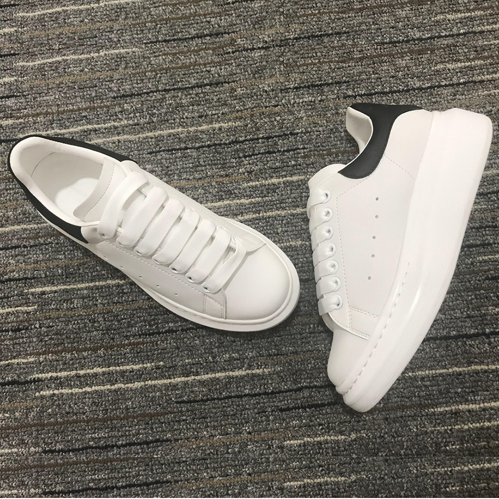 

2021 Women Men shoes white smooth calfskin lace up sneaker round head rose gold grain leather details on the heel. Pair flat laces brand ton